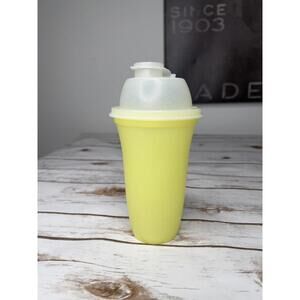 Tupperware VTG Yellow Silicone Drink Mixer Cup with Lid and Mixer Insert